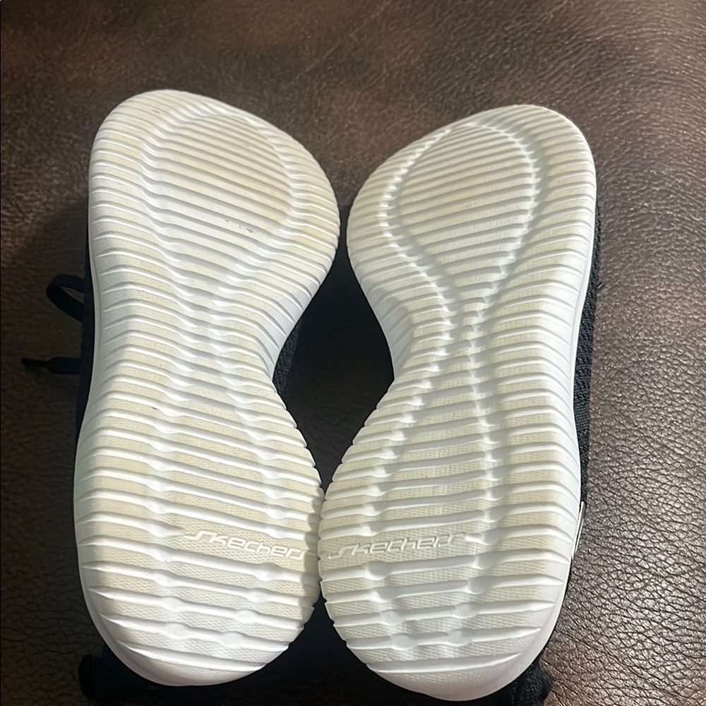 Skechers Black and White Sneakers with Breathable Mesh - Picture 8 of 10